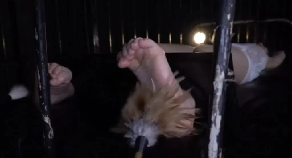 某国的公主被俘虏关进了监狱 8.webp