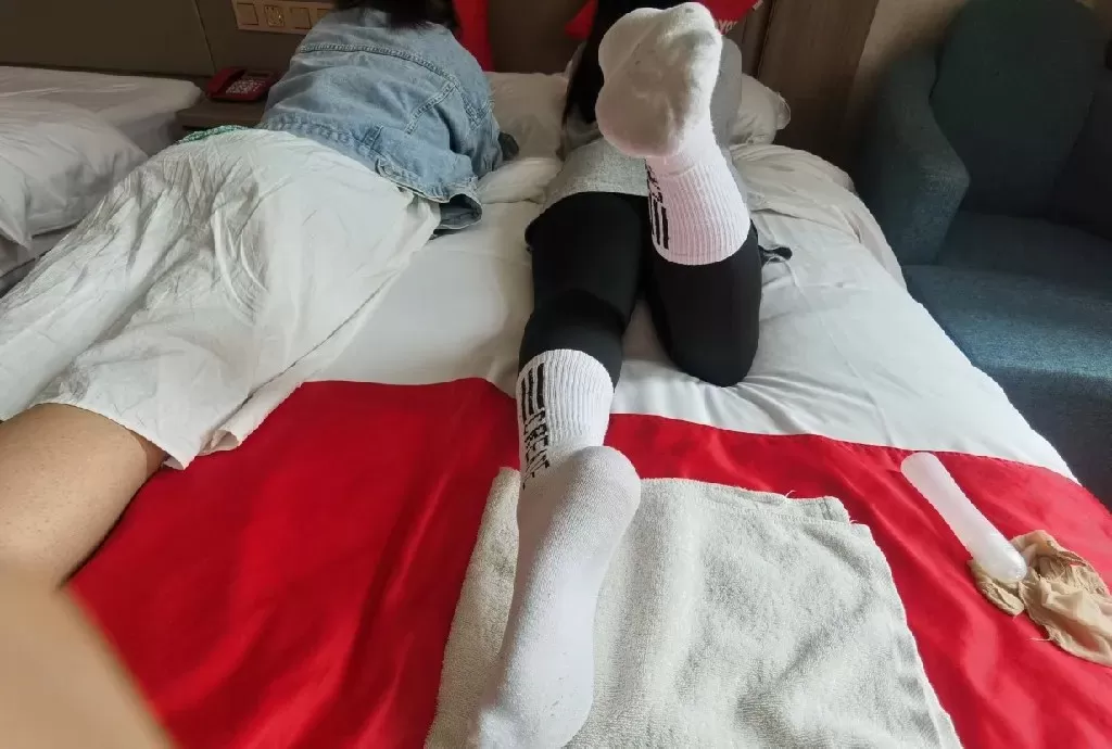 【网友原创】学舞蹈的小班花被我约来拍摄嫩脚丫 2.webp