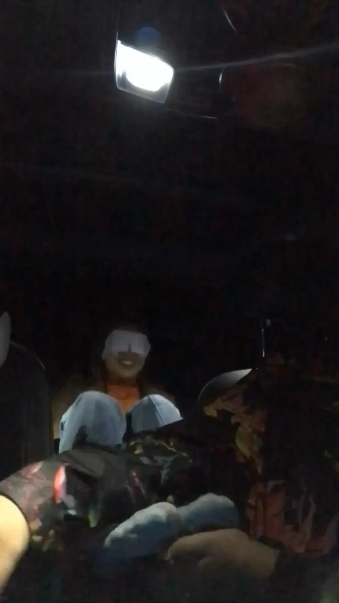 街头真实搭讪单身美女到车上脱袜tk怕痒脚丫 2.webp