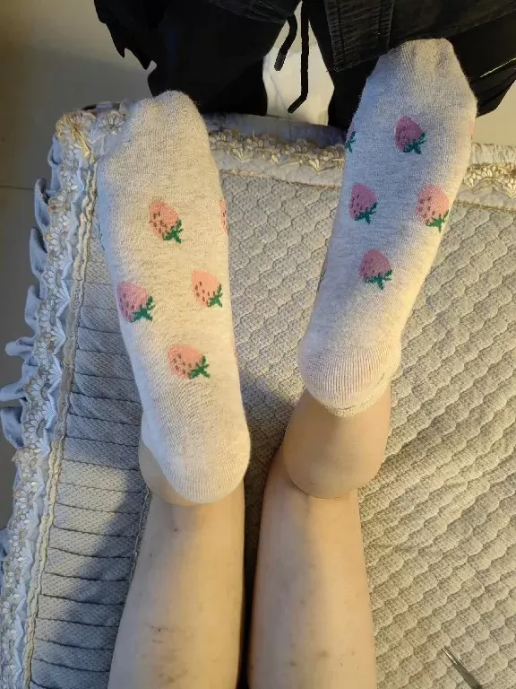 【原创】最爱小学妹约到家里tk玩tian嫩足，第四部 2.webp