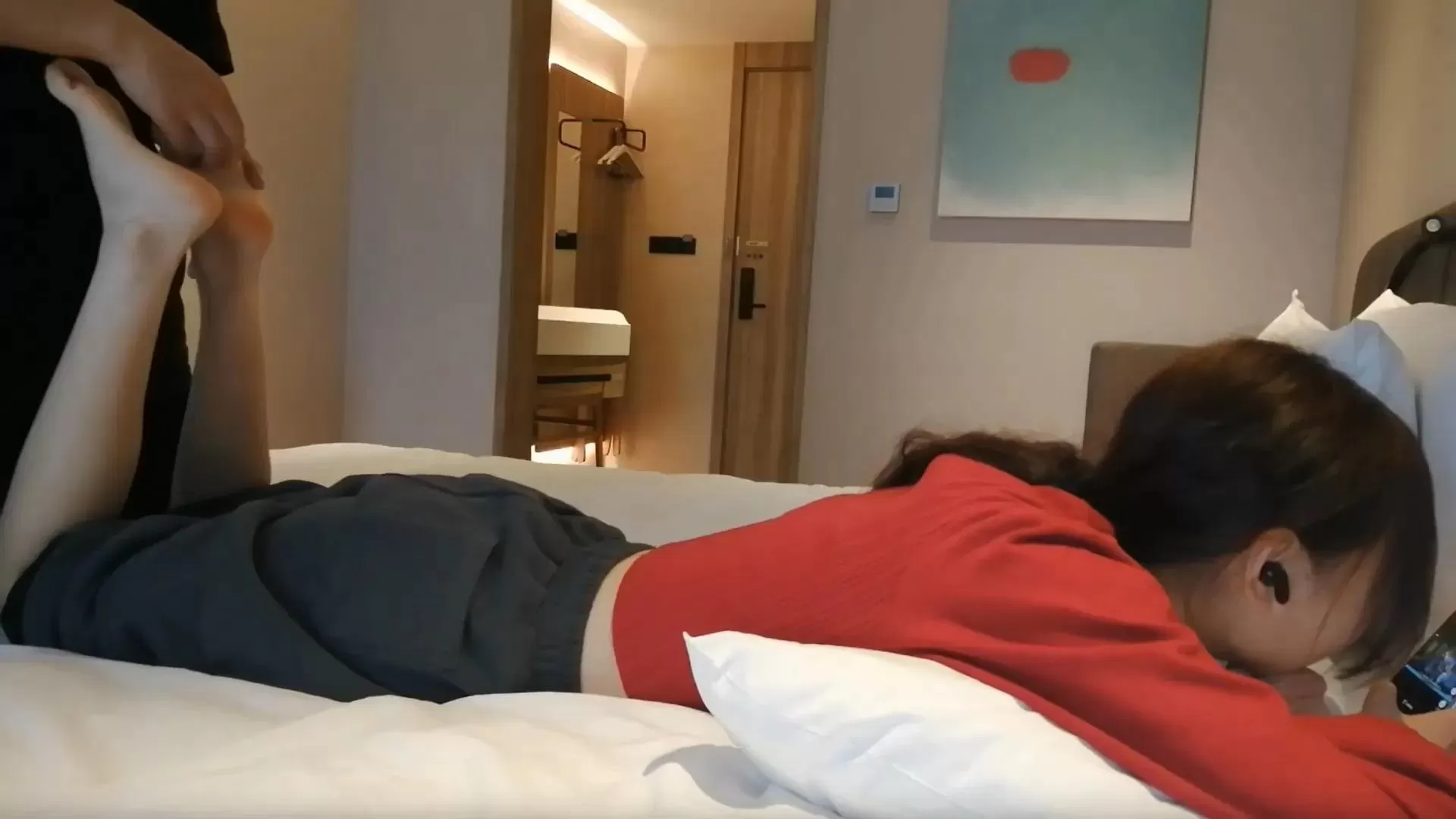 【小卓原创】玩弄绝美高冷学霸妹子的白袜和裸足 (4).webp