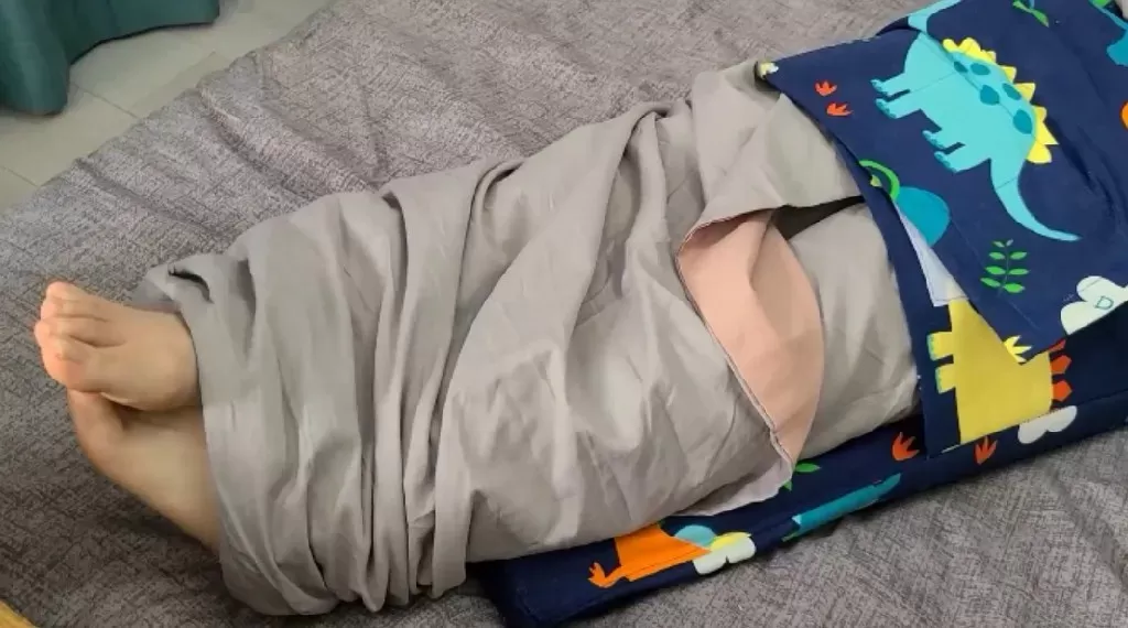 严厉惩罚问题女孩 固定TK  (5).webp