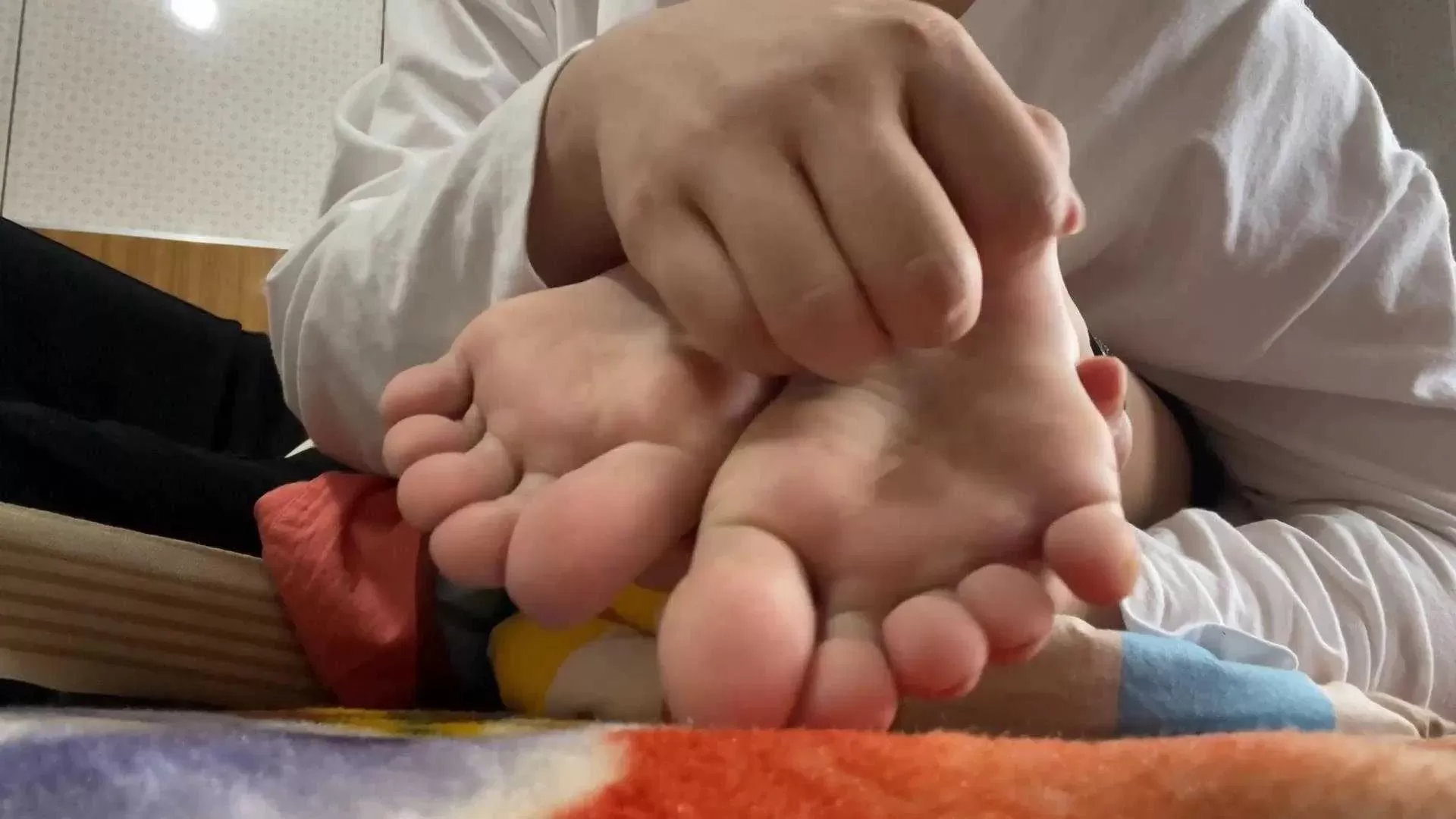 【咕咕精】超美脚心近距离把玩、tk (4).webp
