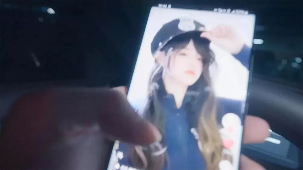 【稀有剧情】女巡逻官贴罚单被记恨，强行拖回家玩脚恋足 (2).webp