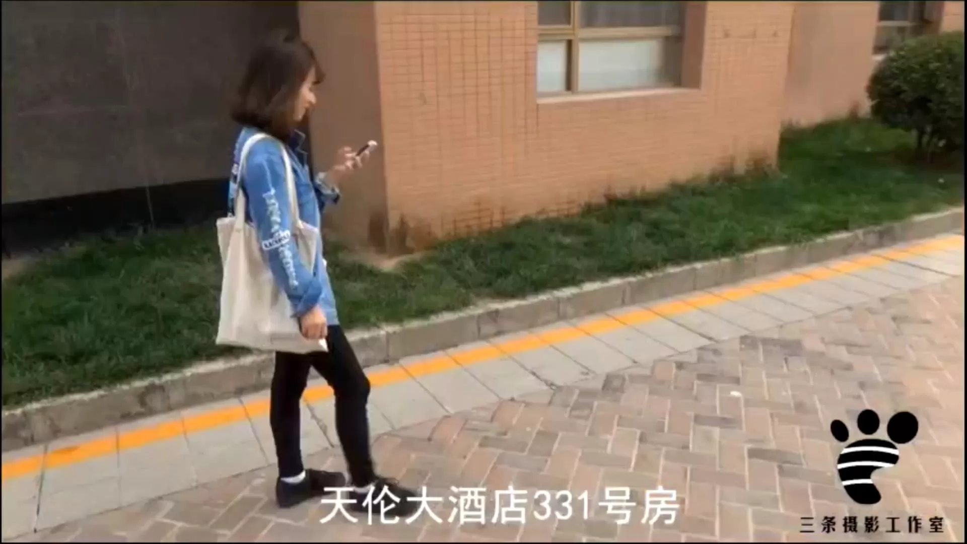 三条 - 整蛊俱乐部系列（二）整蛊背叛的小惠被抓住脱鞋TK.mp4_20251211_005606364.webp