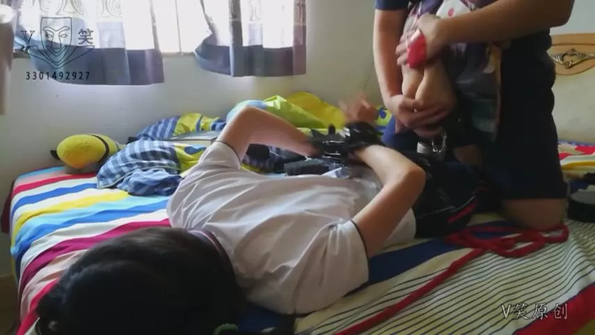 V笑原创 中学生-017 中学生软妹子TK：痒疯了.mp4_20251214_210410269.webp