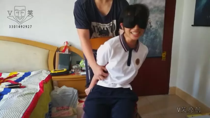 V笑原创 中学生-017 中学生软妹子TK：痒疯了.mp4_20251214_210437089.webp