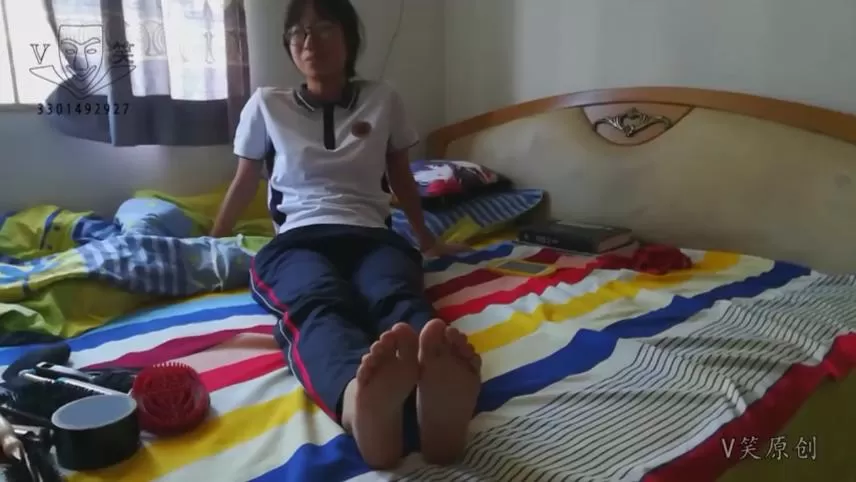 V笑原创 中学生-017 中学生软妹子TK：痒疯了.mp4_20251214_210541540.webp
