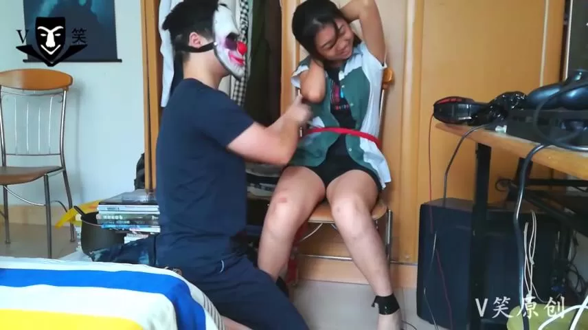 V笑原创 中学生-018 美术生姐妹TK.mp4_20251214_213136695.webp