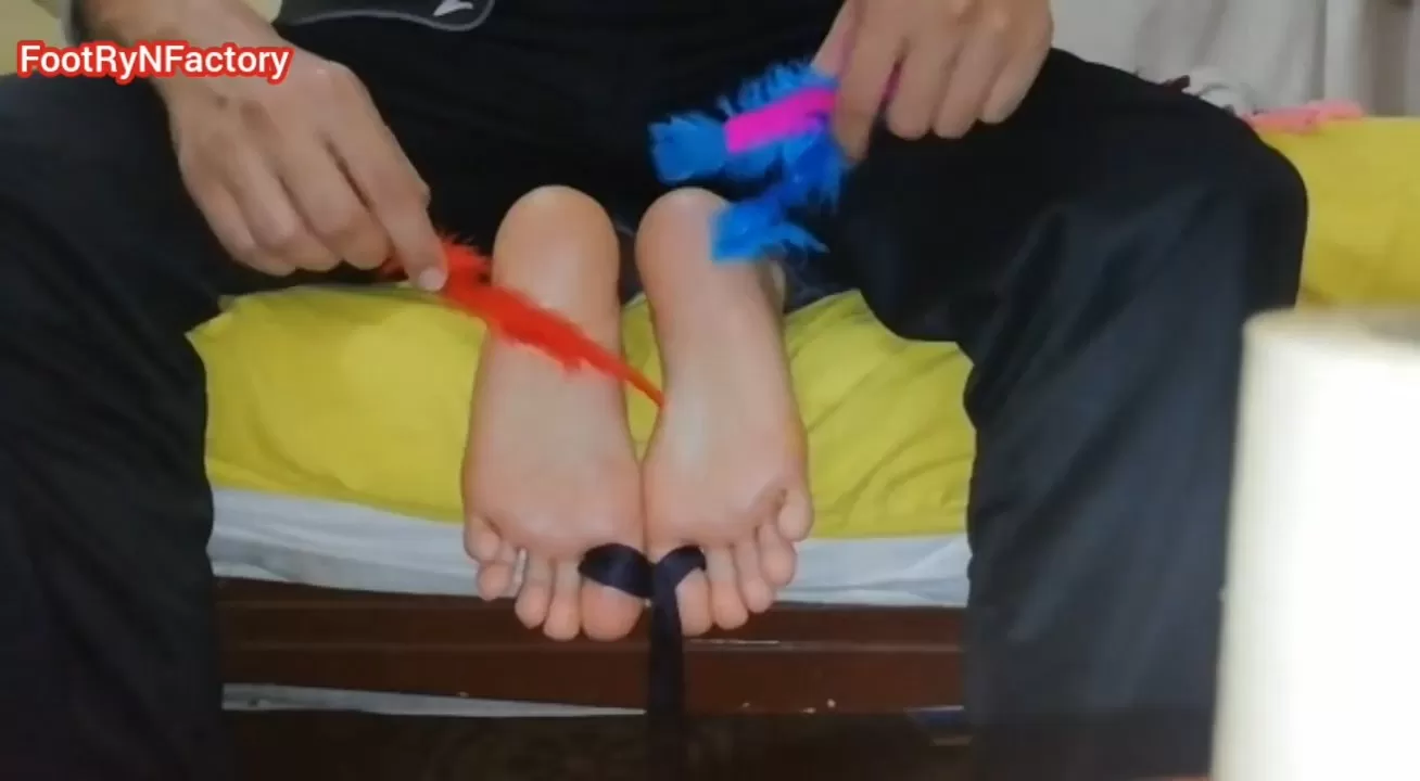 Perverstage – Beautiful Feet of a Costa Rican Gammer Again.mp4_snapshot_01.08.070.webp