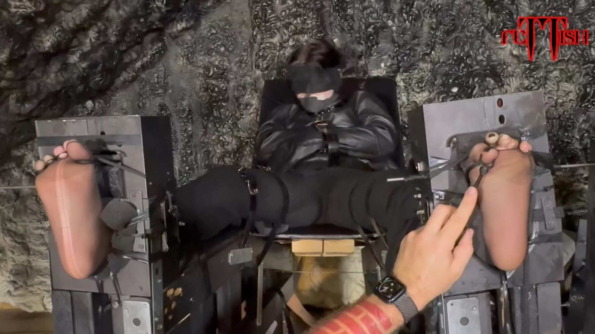 Fettish – Tickle Therapy – Amecia Maximum Punishment.mp4_snapshot_05.25.000.webp