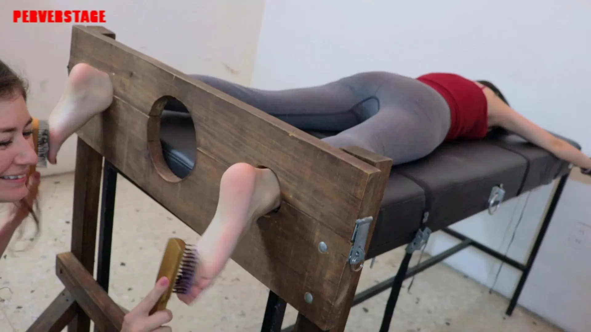 Perverstage – Jane vs Johanna Facedown On The Rack.mp4_snapshot_07.13.766.webp