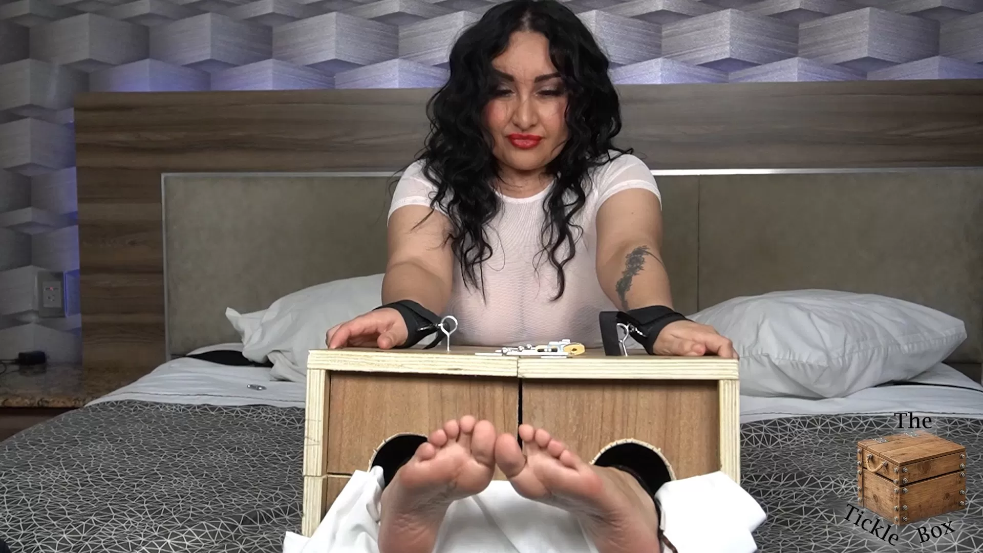 TheTickleBox – Barefoot is a nightmare.mp4_snapshot_08.24.103.webp