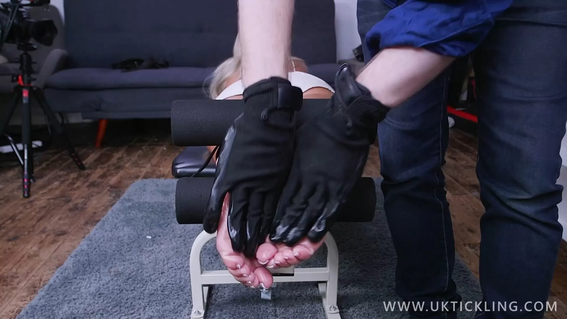 UKTickling – Louise 21.mp4_snapshot_02.08.022.webp