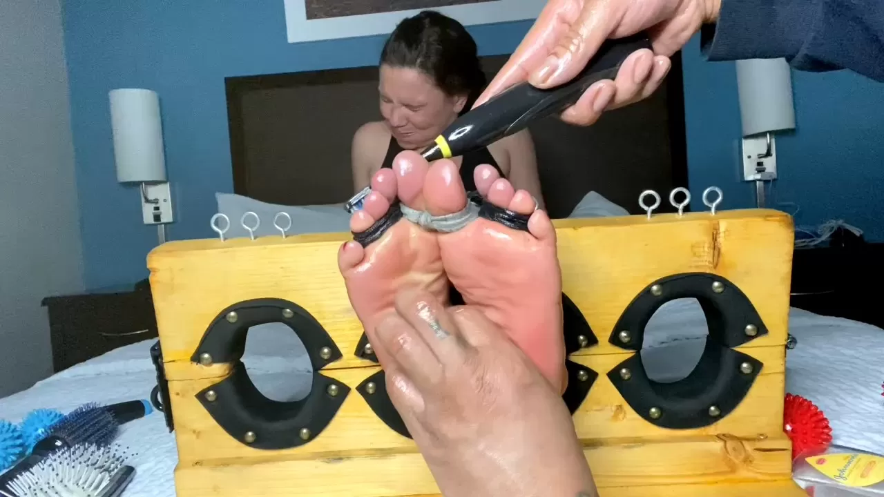 TheBKTickler – Audrey And The Foot Stocks.mp4_snapshot_11.52.000.webp