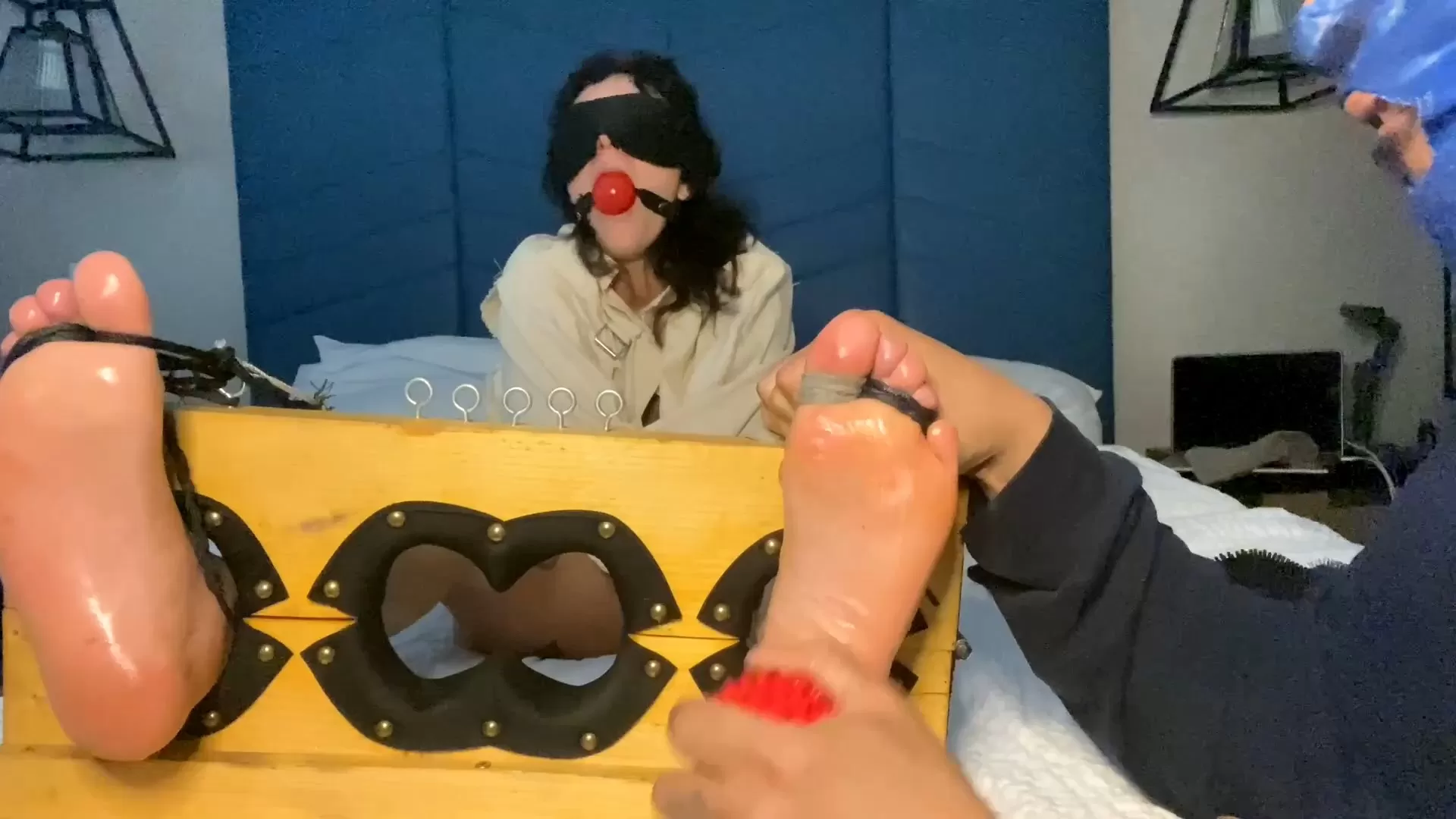 TheBKTickler – Gia’s 1st Sensory Deprivation Experience.mp4_snapshot_04.47.000.webp