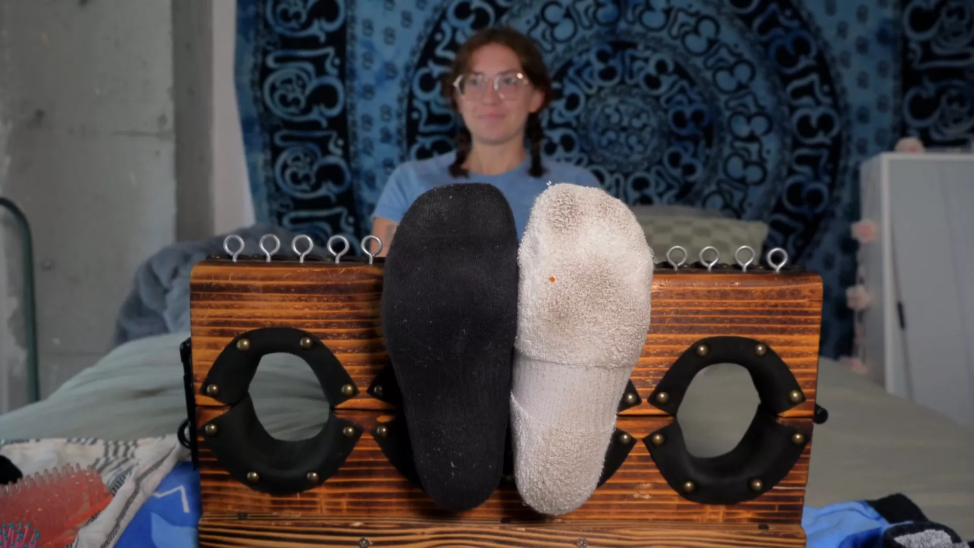 TheTickleRoom – Ivys Telephone Foot Tickle!.mp4_snapshot_00.25.025.webp