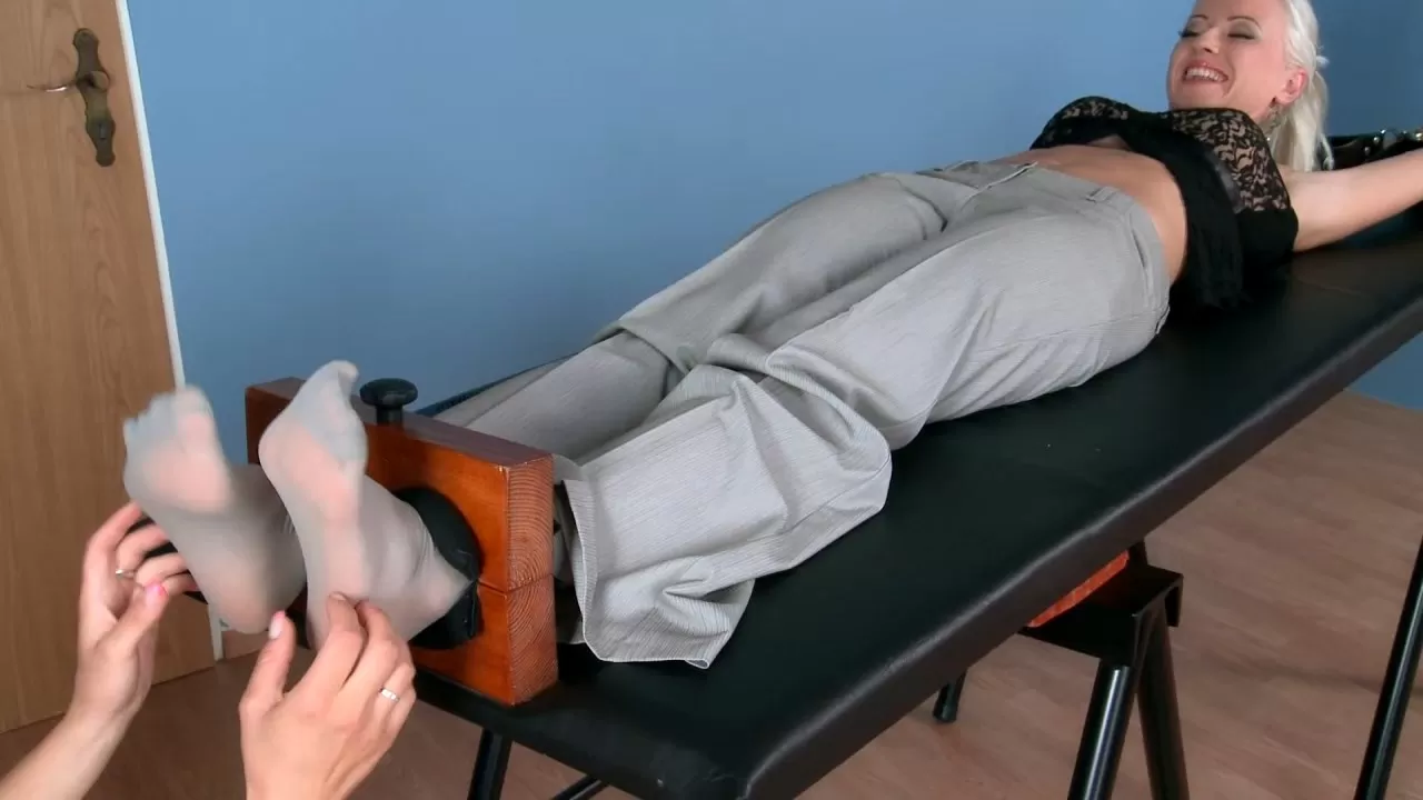 Tickling-Submission – Jasmina foot tickled in nylon .mp4_snapshot_01.15.075.webp