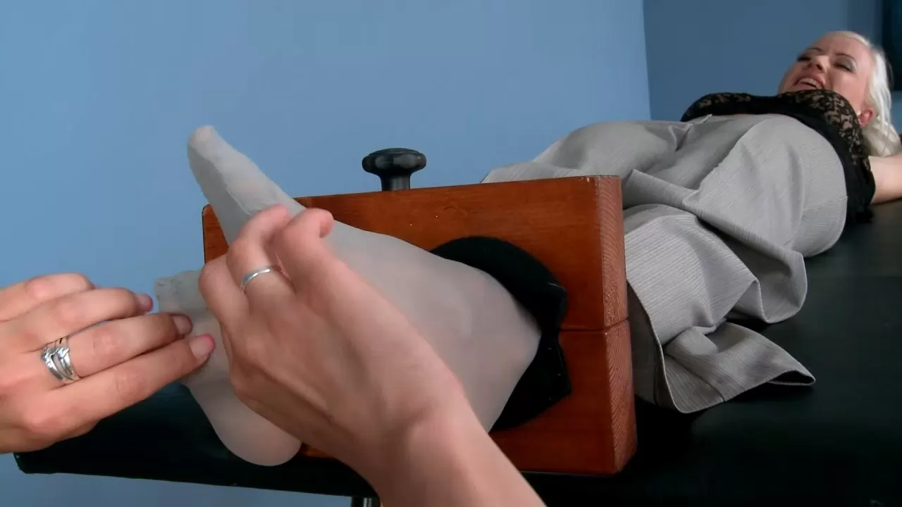 Tickling-Submission – Jasmina foot tickled in nylon .mp4_snapshot_02.55.175.webp