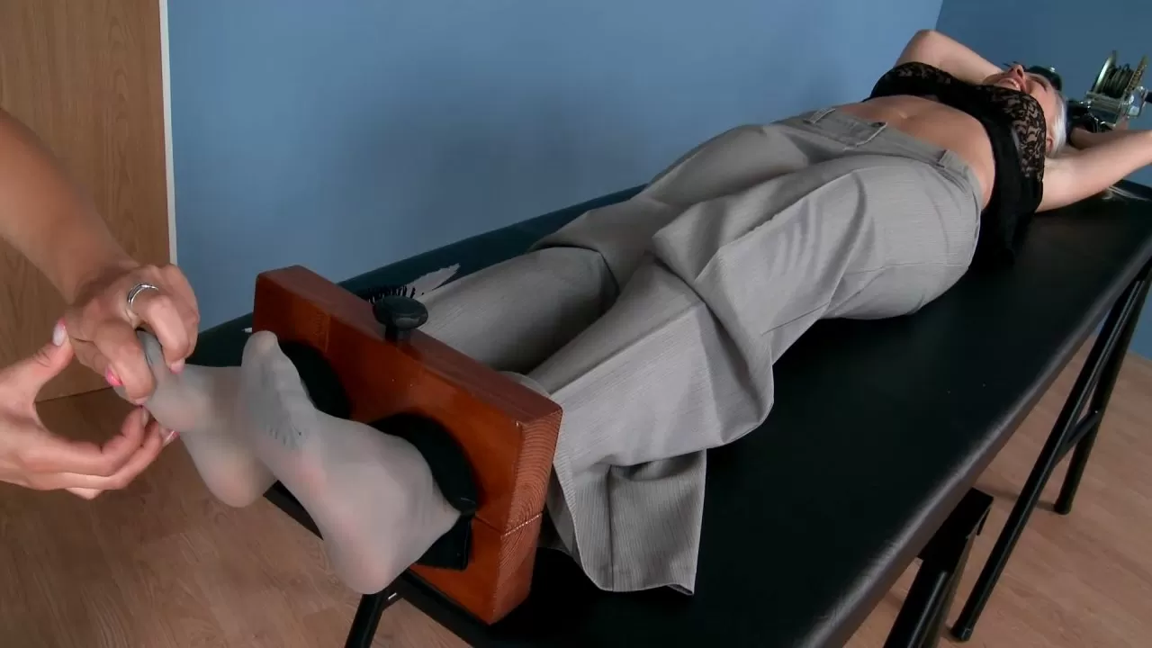 Tickling-Submission – Jasmina foot tickled in nylon .mp4_snapshot_03.20.200.webp