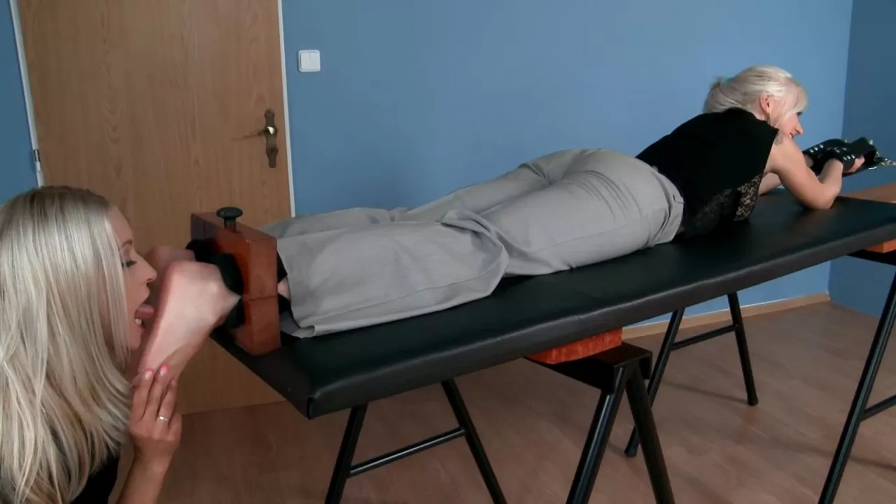 Tickling-Submission – Ticklish barefeet by secretary Jasmina .mp4_snapshot_05.25.325.webp