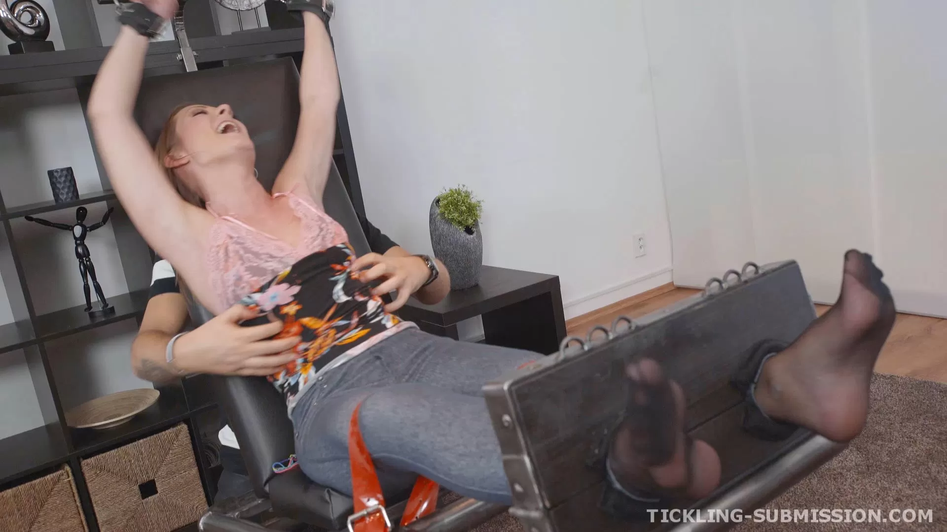 Tickling-Submission - Nylon brutal tickling.mp4_snapshot_05.30.000.webp