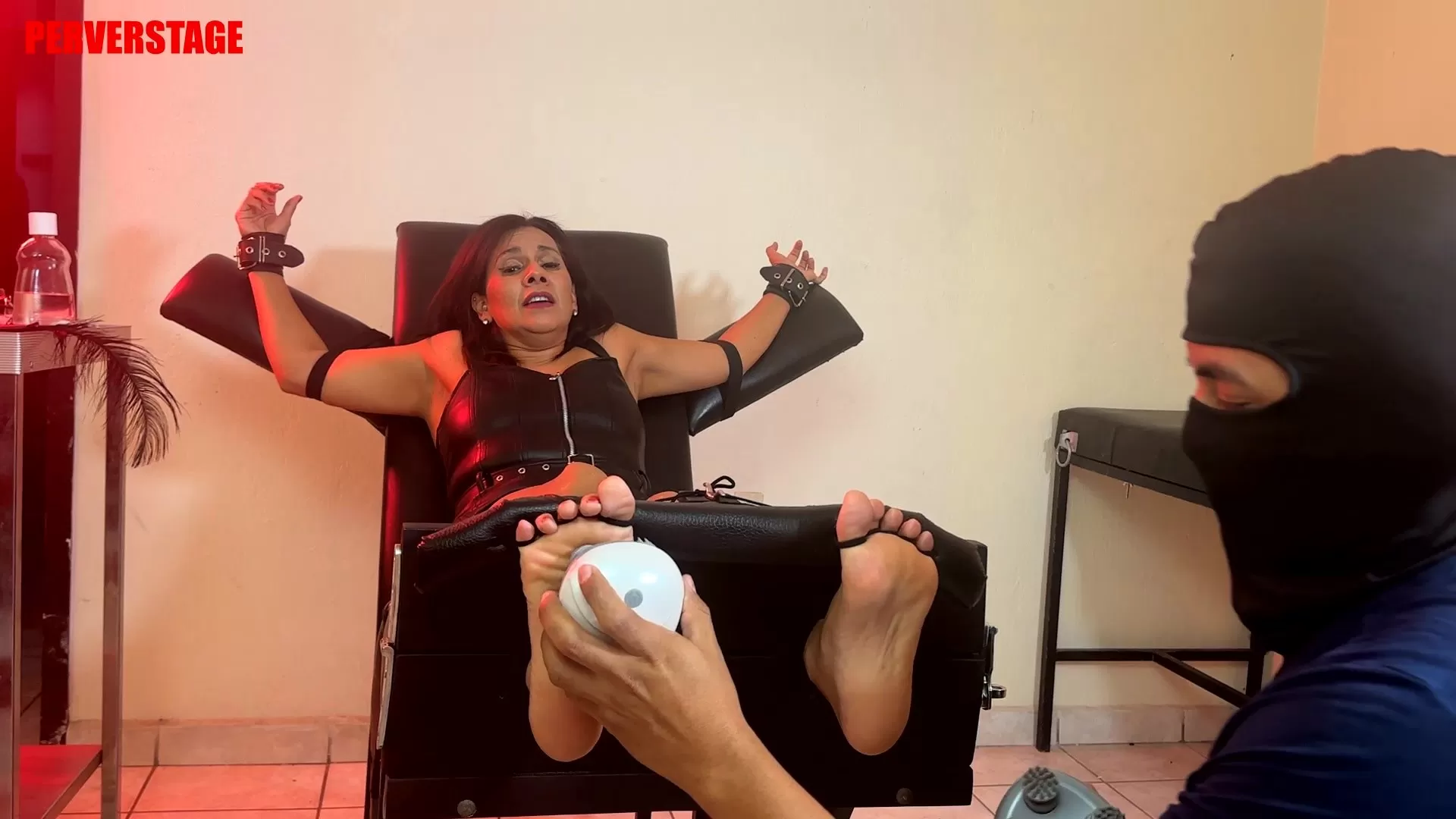Perverstage – Delilah, a very ticklish mature woman.0009 - 00-15-06.webp