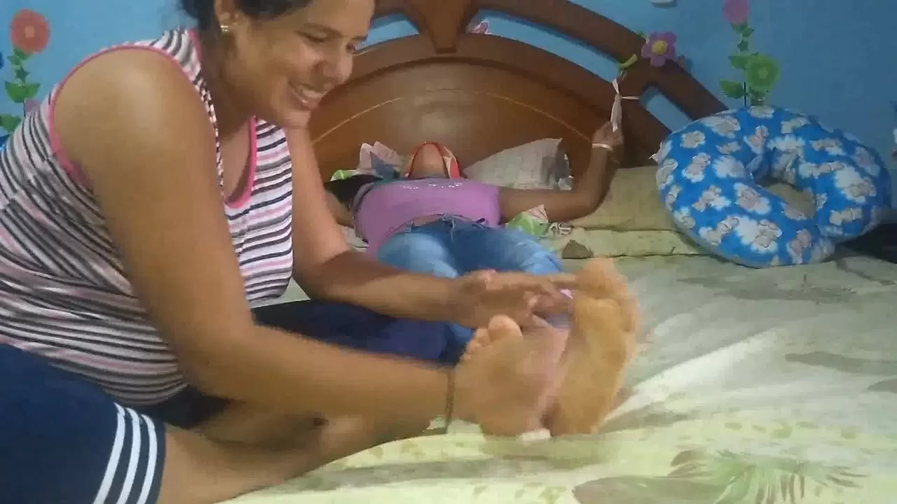 HomeMadeCosquillas - Arianna, Tickle in bed no!.0011 - 00-06-26.webp
