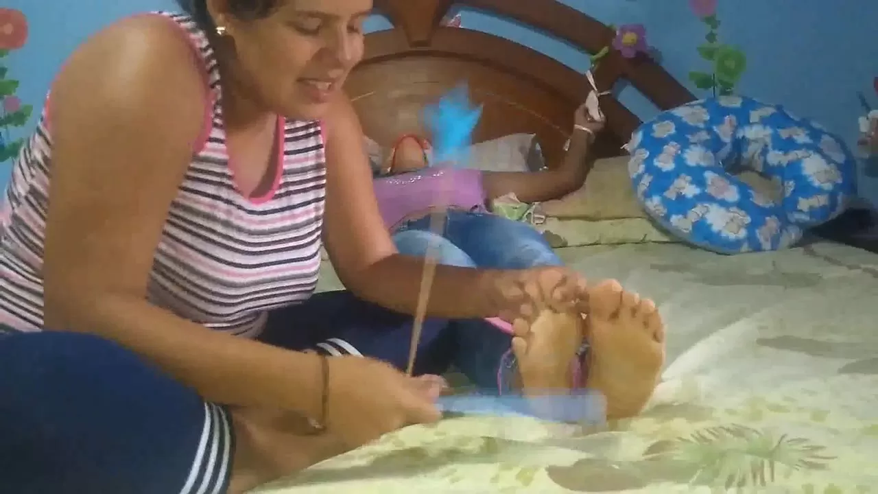 HomeMadeCosquillas - Arianna, Tickle in bed no!.0013 - 00-07-30.webp