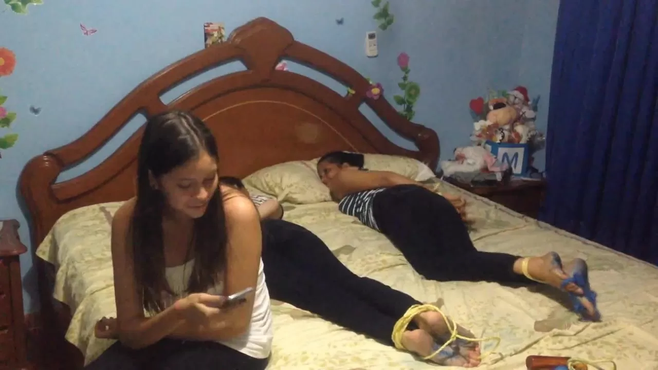 HomeMadeCosquillas - Bleu feet tickle challenge, Four girls.0001 - 00-01-16.webp
