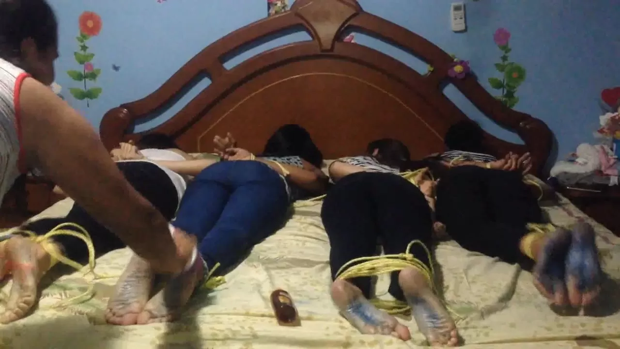 HomeMadeCosquillas - Bleu feet tickle challenge, Four girls.0004 - 00-03-11.webp