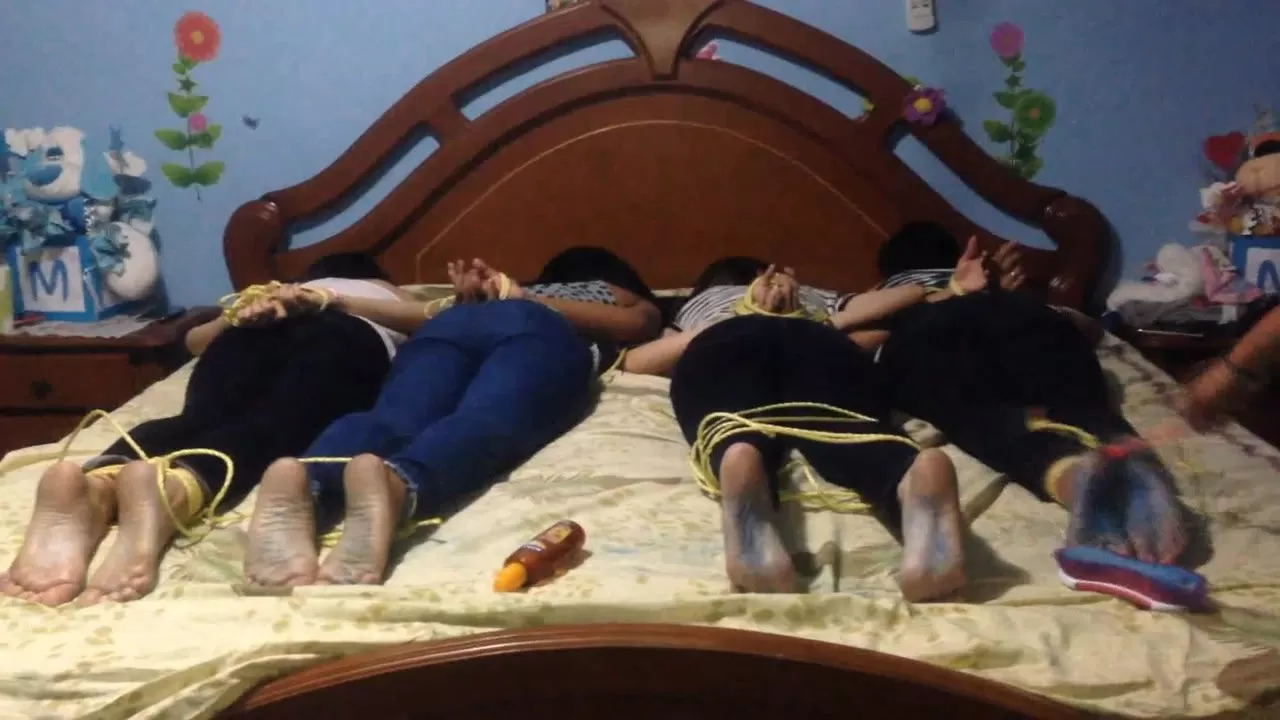 HomeMadeCosquillas - Bleu feet tickle challenge, Four girls.0011 - 00-07-39.webp