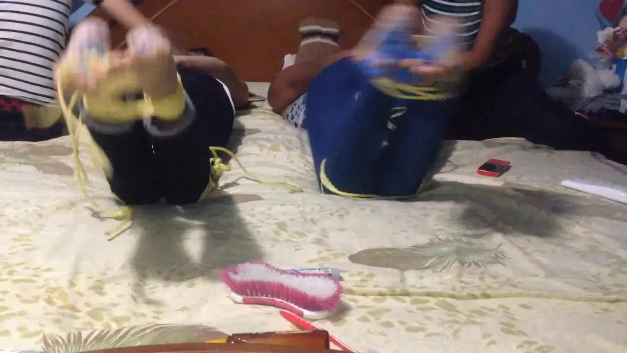 HomeMadeCosquillas - Bleu feet tickle challenge, Vicky and Ariana's turn.00.webp