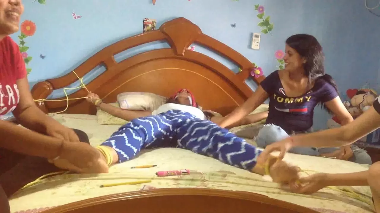 HomeMadeCosquillas - Escape or tickle torture! Margaret's turn.0012 - 00-13-10.webp