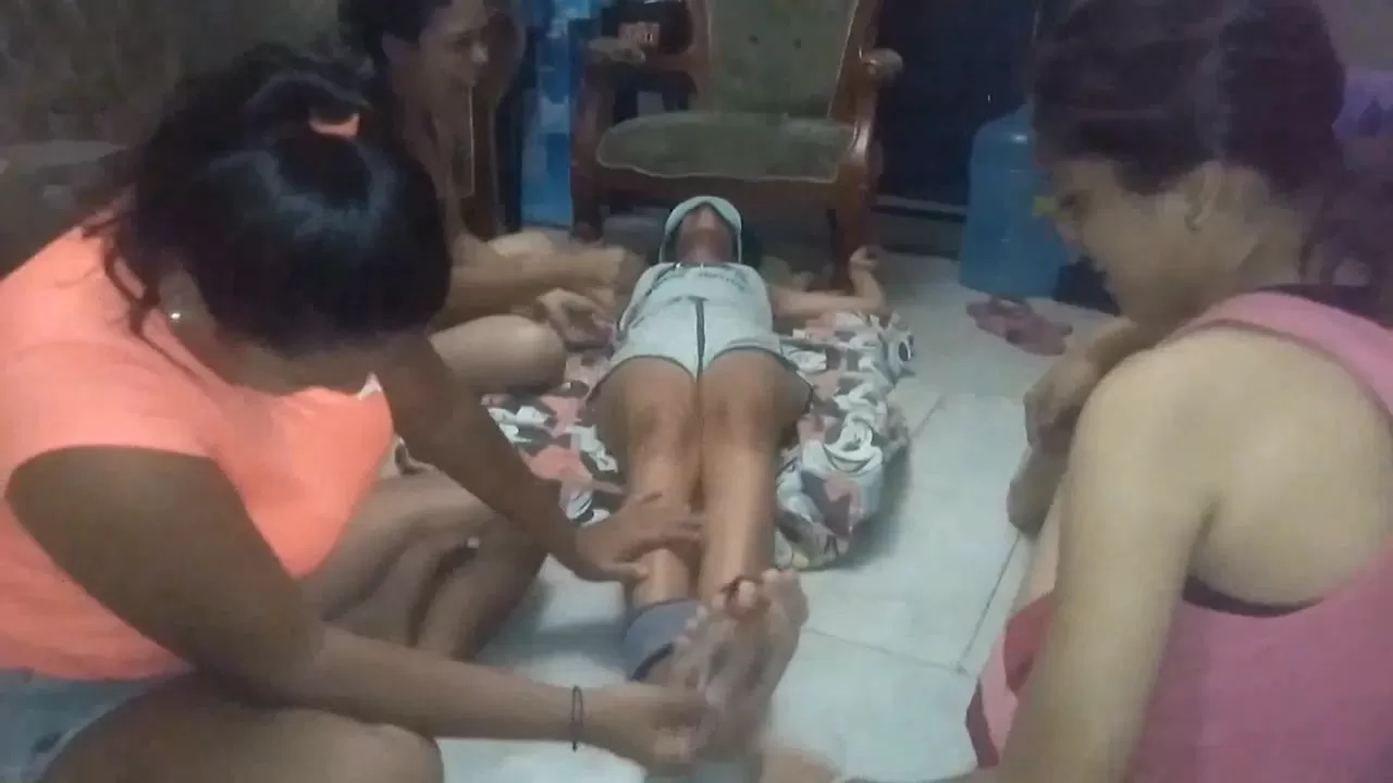 HomeMadeCosquillas - Tickle challenge 4 girls, Turn of the mysterious girl.0008 .webp