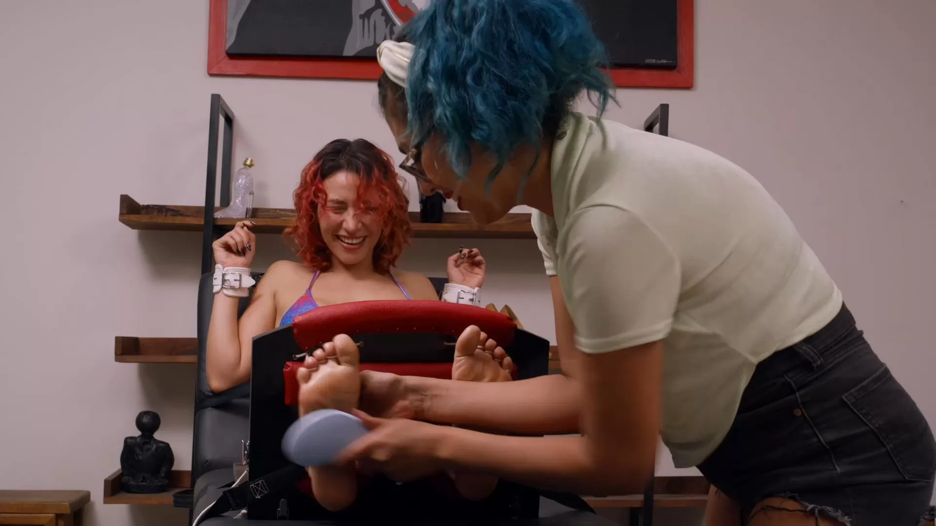 BeneathMyFeet – EXTREME TOPLESS TICKLING!!.mp4_snapshot_05.33.333.webp