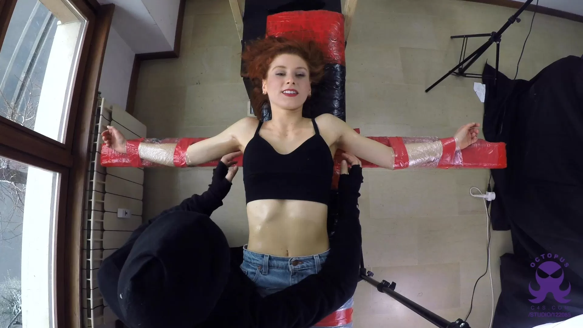 Octopus – Redhead Dancer Giulia – Cross – First Time Upperbody.0009 - 00-06-35.webp