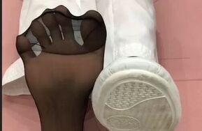 研儿视频h14-挠短黑丝裸足（在线播）