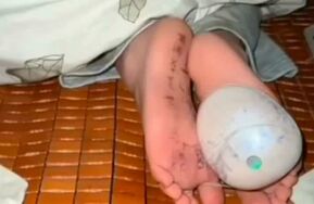 【自整合集】素人美女狂挠臭脚心