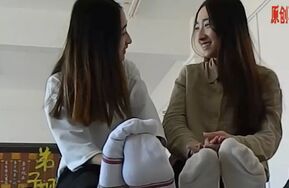 【在线播】突围-老片-无TK-双人-条纹棉袜＋纯白棉袜