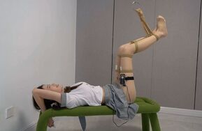 【灰太狼的羊】享享学妹双腿吊起-惨遭电击牙刷全身TK