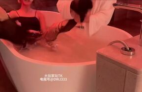 【通城大玩家】霓虹灯浴缸TK恋足挠痒