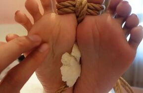 小美女静静版盖“脚”饭TKK