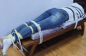 真实约绑174欣欣 全程对话 白袜挠痒，挠腰 脱袜子气垫梳刷脚底